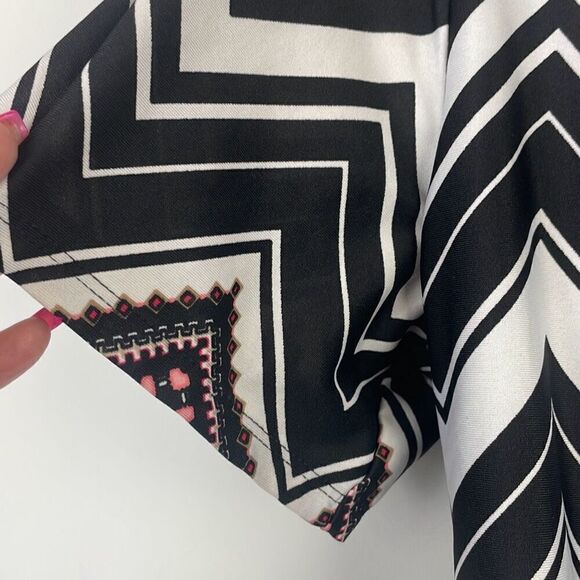 Per Seption Women's Chevron-Print Short Sleeve Layered Blouse Black & White 1X - Picture 4 of 10